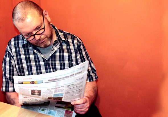 hand-man-person-newspaper-information-news-984438-pxhere.com